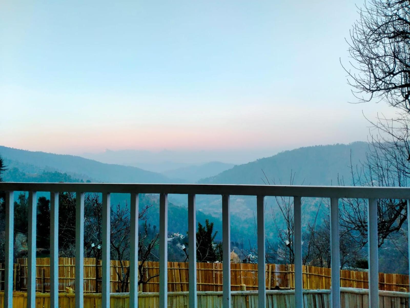 The Pahadi Nest Mukteshwar 호텔 외부 사진